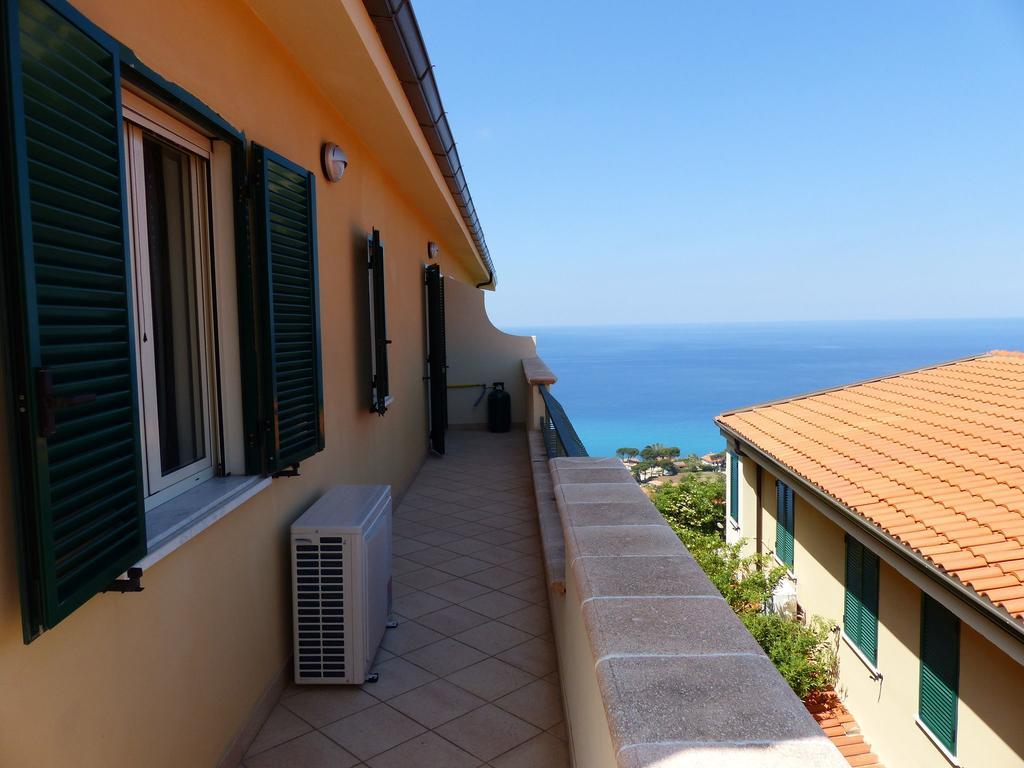 Chic Apartment In Parghelia Italy Екстериор снимка